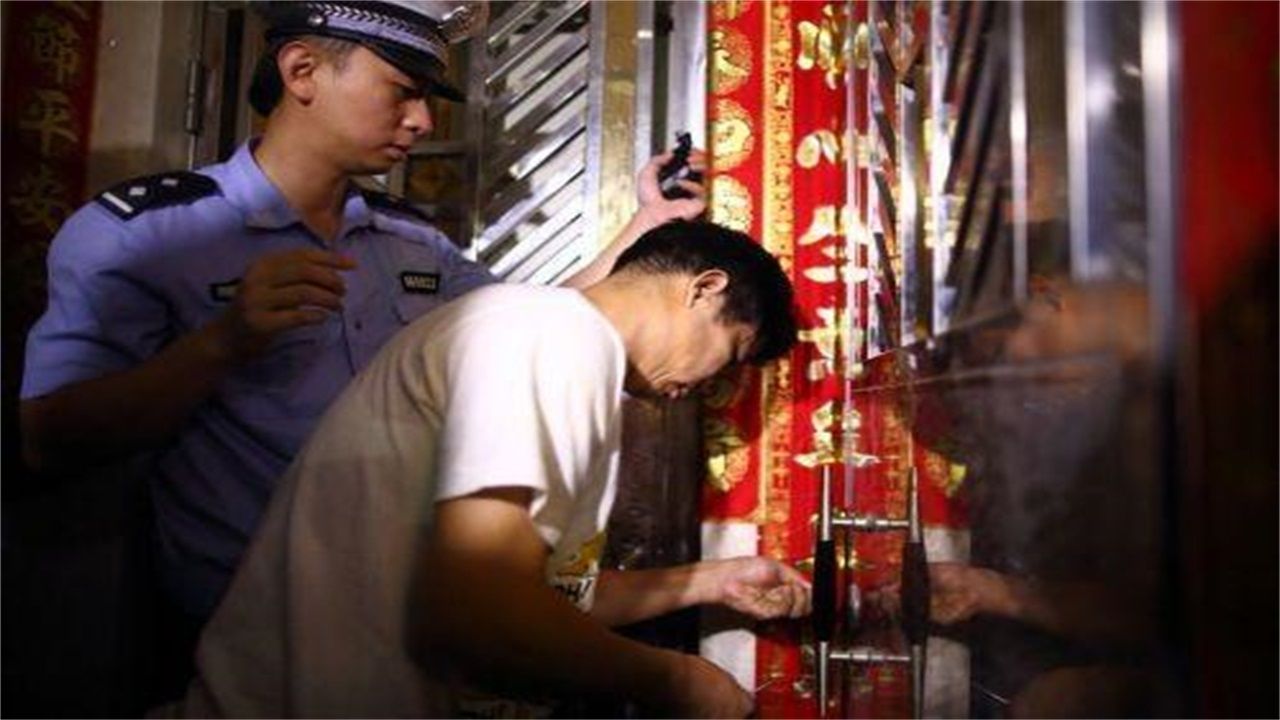 观山湖区请开锁师傅开了锁后，师傅为什么一般都不进门，就算主人请也不进去？